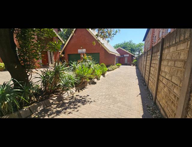 17 BEDROOM APARTMENT BLOCK FOR SALE IN RUSTENBURG CENTRAL